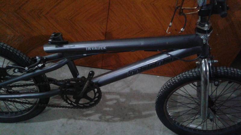 lot 68 image: Magna Invader Bicycle, Missing Parts, Lots Of Wear, Parts Bike