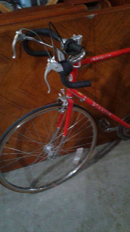 lot 70 image: Schwinn Traveler Bicycle, Used Shows Wear, Needs Maintenance