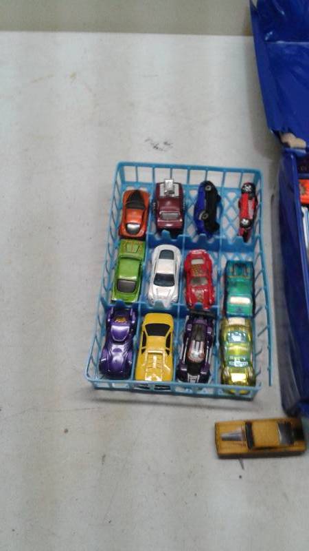 lot 92 image: Lot Of Cars With Case