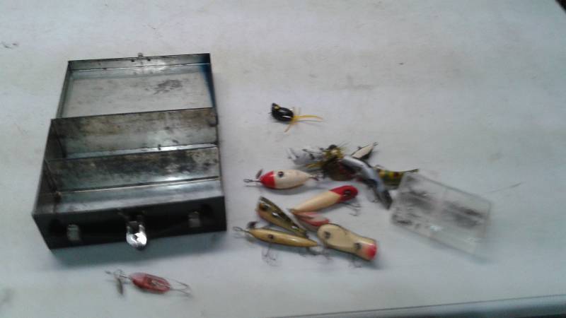 lot 96 image: Box With Some Vintage Fishing Lures, Made Of Plastic