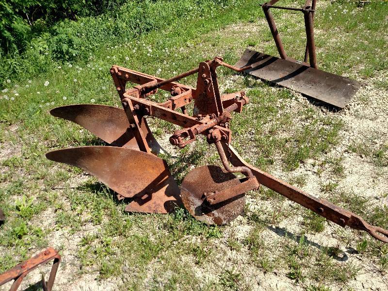 Allis Chalmers Snap Coupler 2 Botto... | Farm Equipment | K-BID