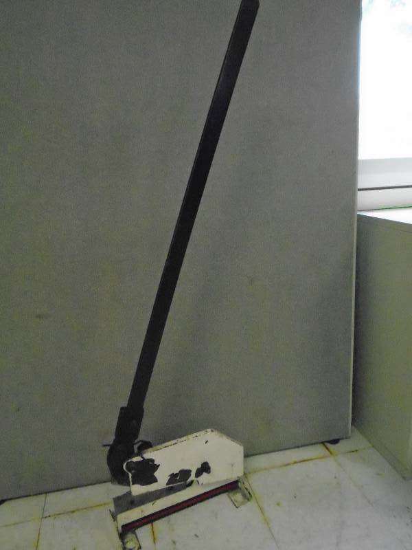 lot 3 image: Hand Slitter Shear