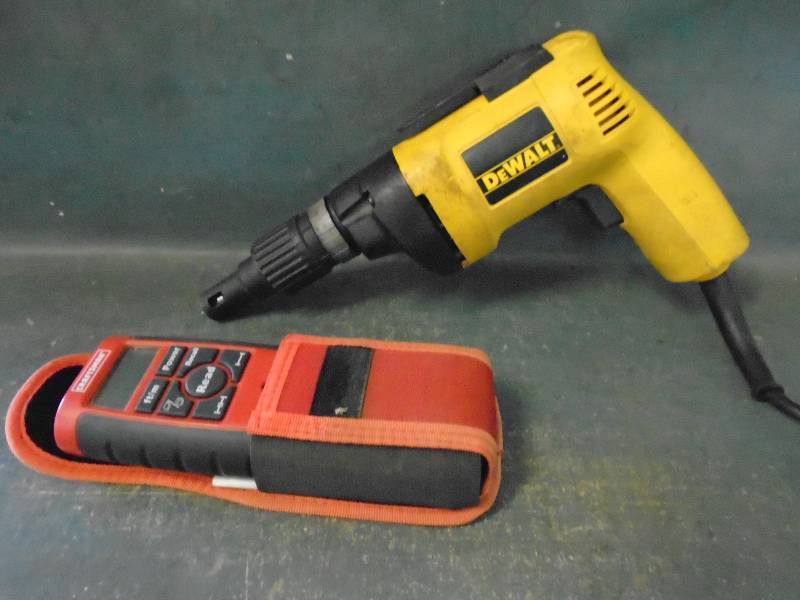 lot 5 image: Dewalt VSR Deck Screwdriver