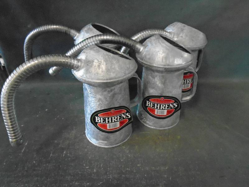 lot 17 image: 2 Qt  Oil Cans