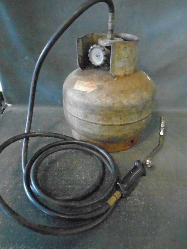 lot 20 image: 4 Gallon Propane Tank & Torch