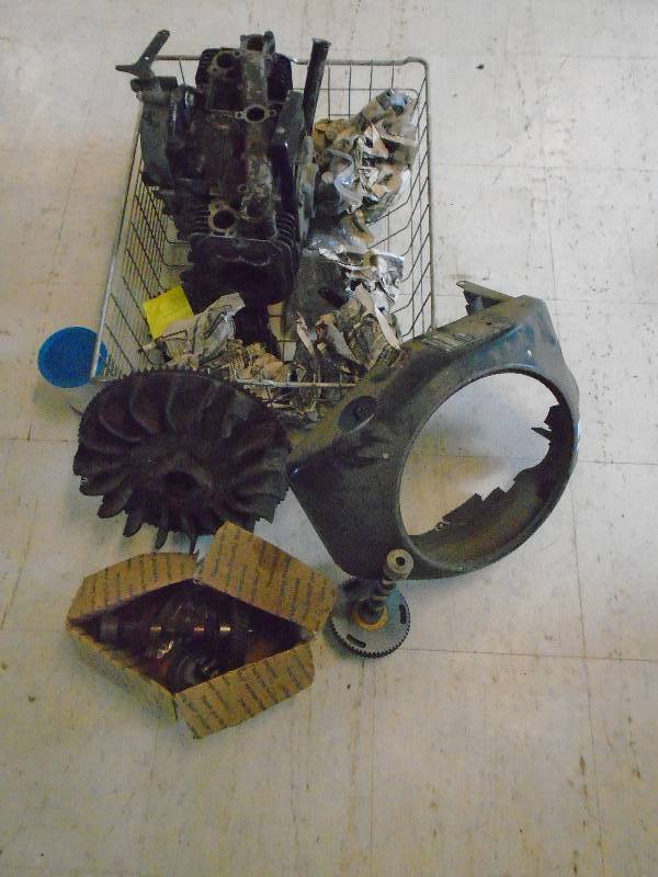 lot 33 image: Case 446 Tractor Motor