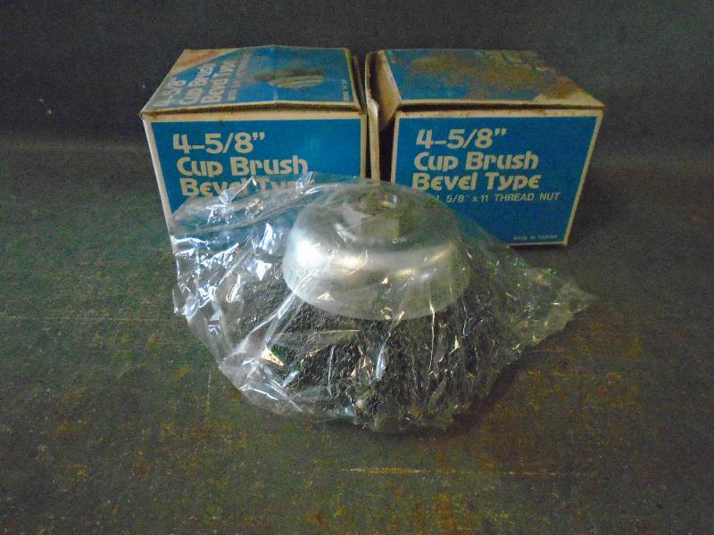 lot 38 image: Cup Brushes