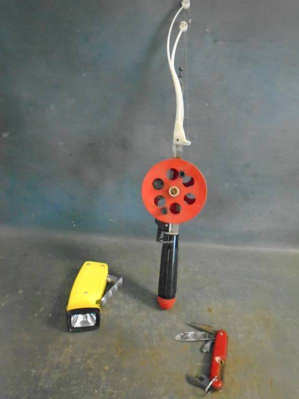 lot 52 image: Vintage Fold up Rod & More