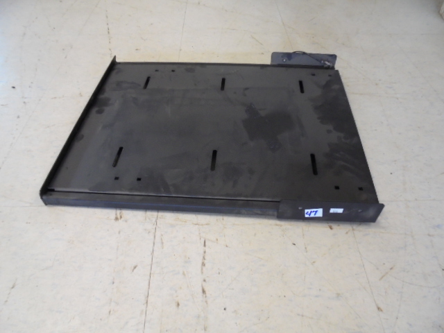 lot 47 image: Trunk Tray