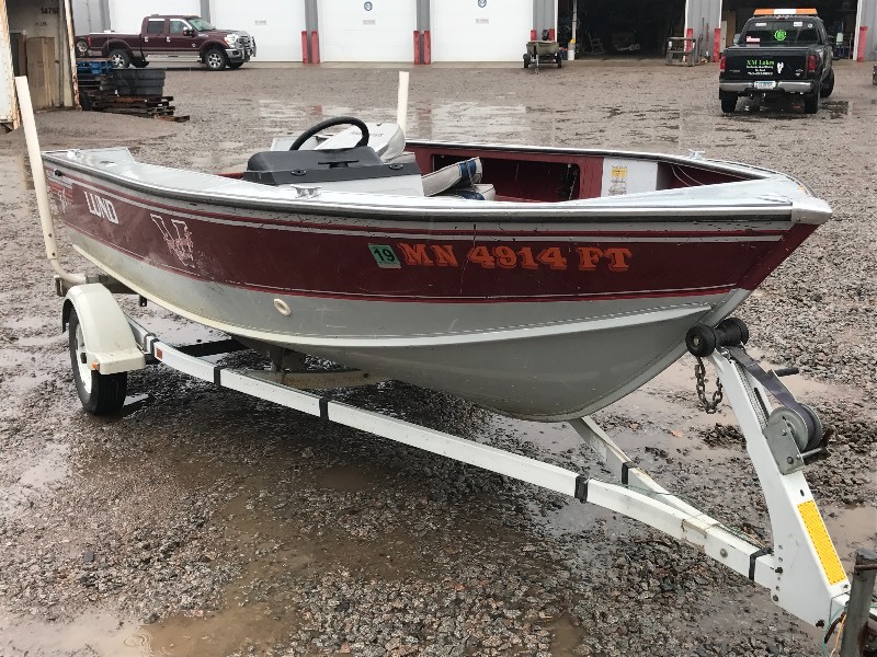 lot 1 image: 1990 Lund Pro-V Boat & Trailer
