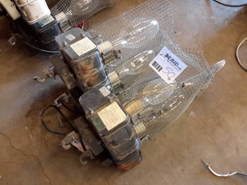 lot 50 image: 4, 400 W heavy Duty Light fixturesbulbs.. See tag for description