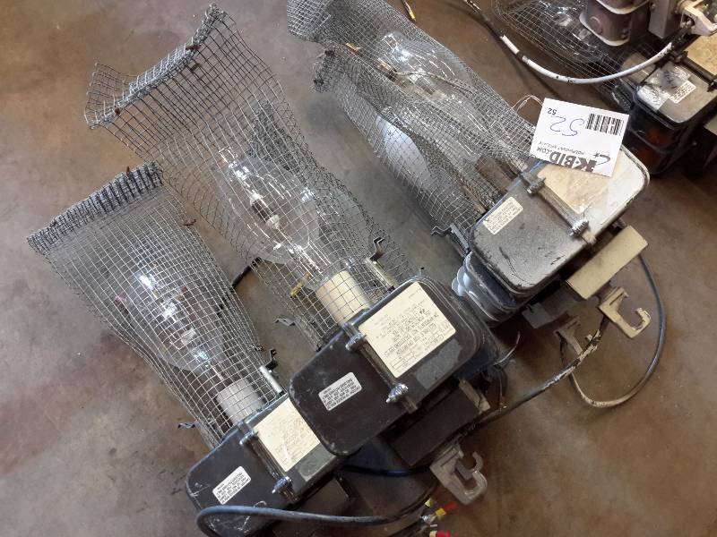 lot 52 image: 4, 400 W heavy Duty Light fixturesbulbs.. See tag for description