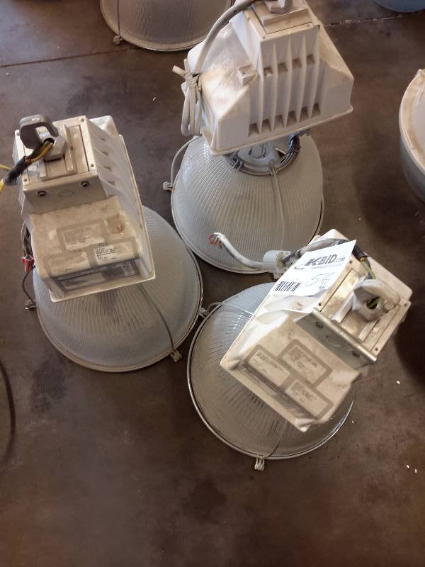lot 56 image: 3, 400 W Heavy Duty Light Fixturesbulbs.. See tag with complete description