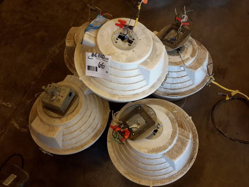 lot 66 image: 5, 150 W light Fixturesbulbs.. See Tag for Description
