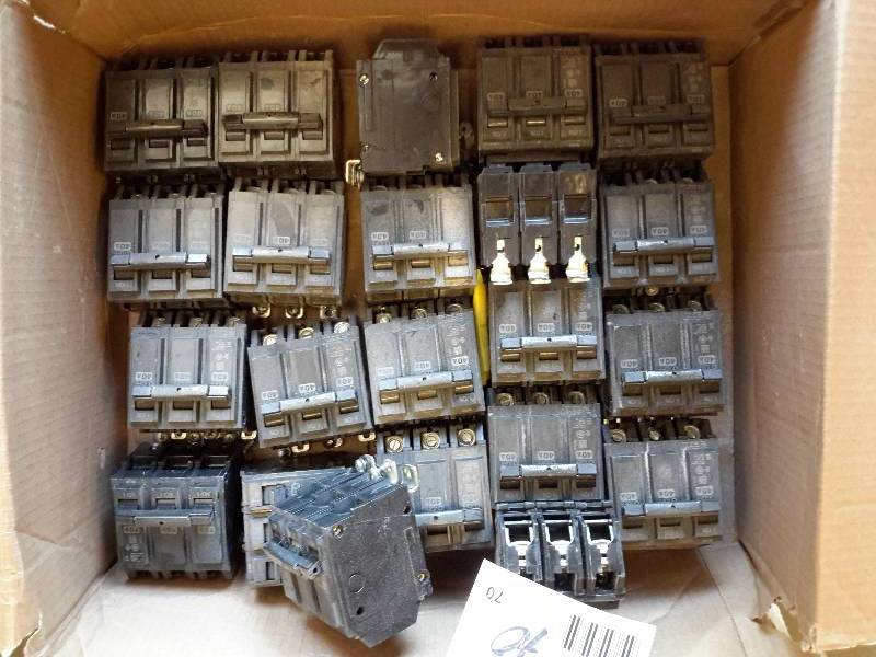 lot 70 image: Large box of 40AMP breakers All new. .Never used