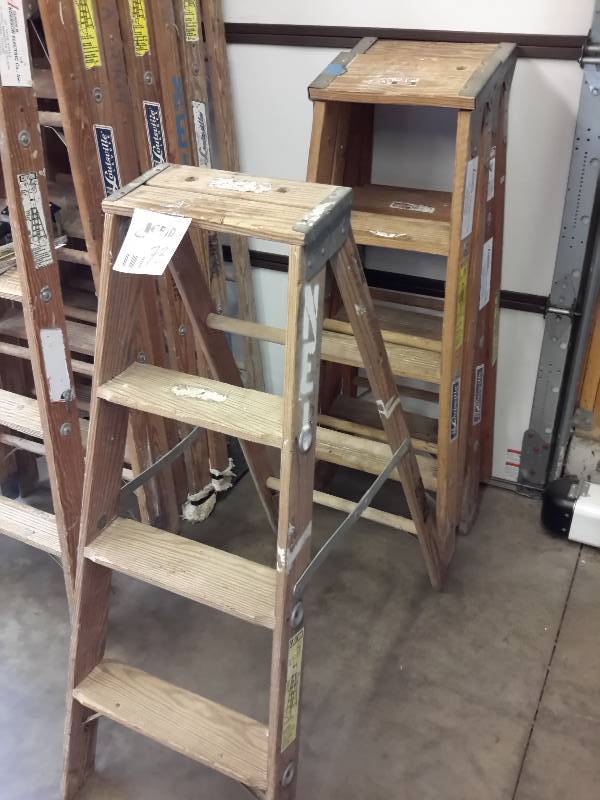 lot 73 image: 3, Louisville, Wood Heavy Duty, 4 ft step ladders.  EXCELLENT SHAPE