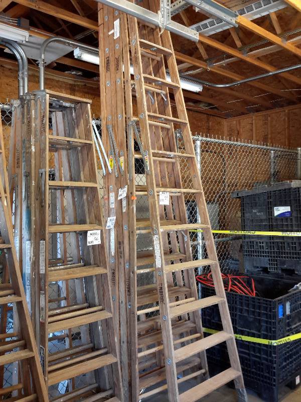 lot 83 image: 1, Holland, Wood Heavy Duty, 12 Ft StepLadder.. Excellent Shape