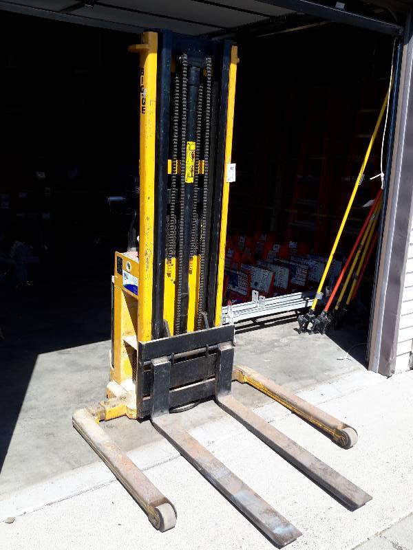 lot 1 image: HERCULIFT, Walk Behind Pallet Jack