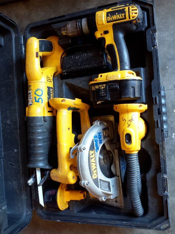 lot 4 image: DEWALT, Power Tools Kit.. Saw, Sawsall, Light and Drill