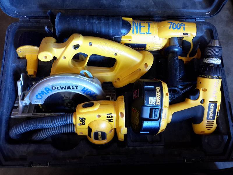 lot 5 image: DEWALT, Power Tools Kit.. Saw, Sawsall, Light and Drill