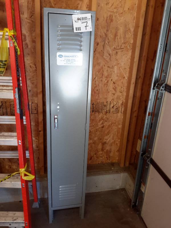 lot 7 image: Very nice Single Locker