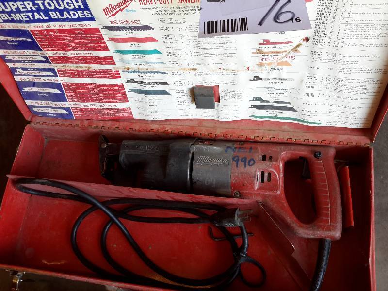 lot 16 image: Milwaukee, Electric Sawzall