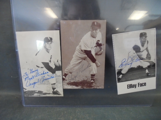 lot 2 image: Autographed Baseball Picture Cards