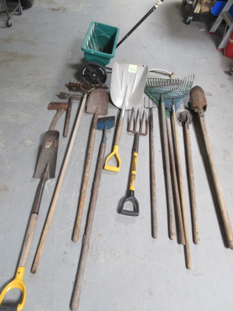 LAWN AND GARDEN TOOLS