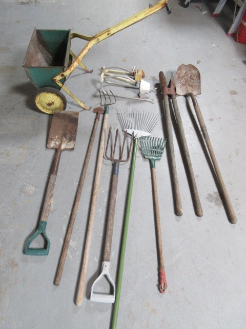 LAWN AND GARDEN TOOLS