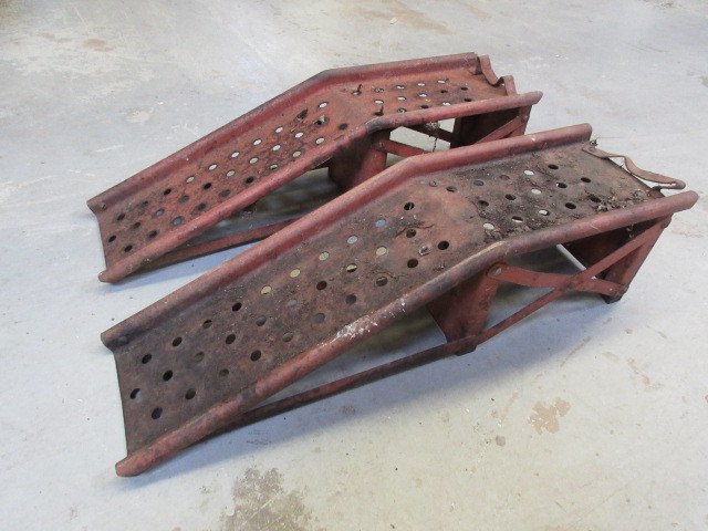 PAIR OF STEEL AUTO RAMPS