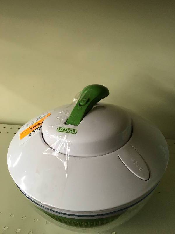 lot 285 image: 2PC SALAD SPINNERS, RETAIL $19.99