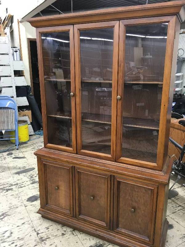 lot 305 image: Wooden Hutch