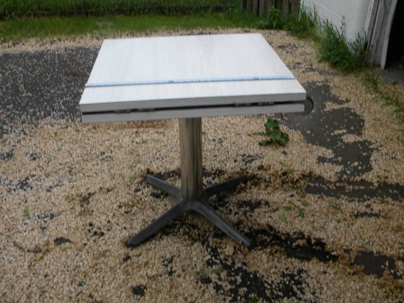 Table (square to round)