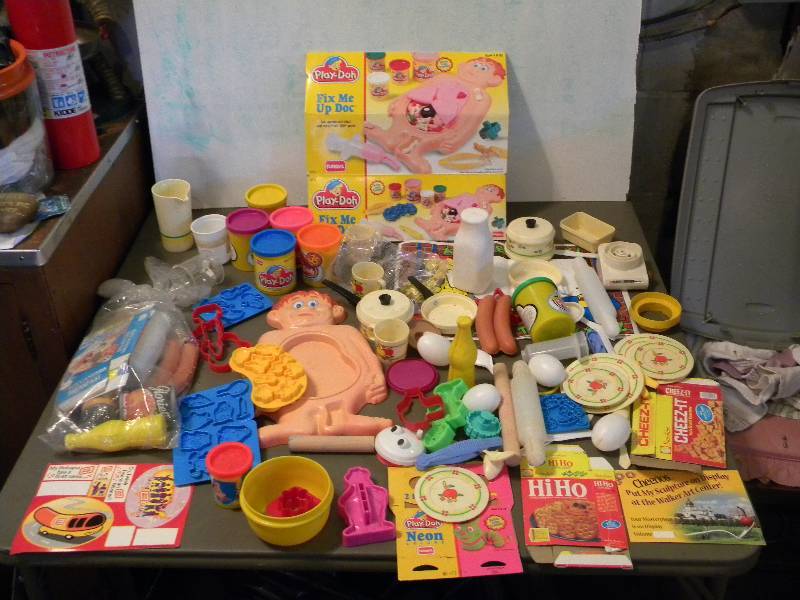Play-Doh and Kids Toy Dinnerware