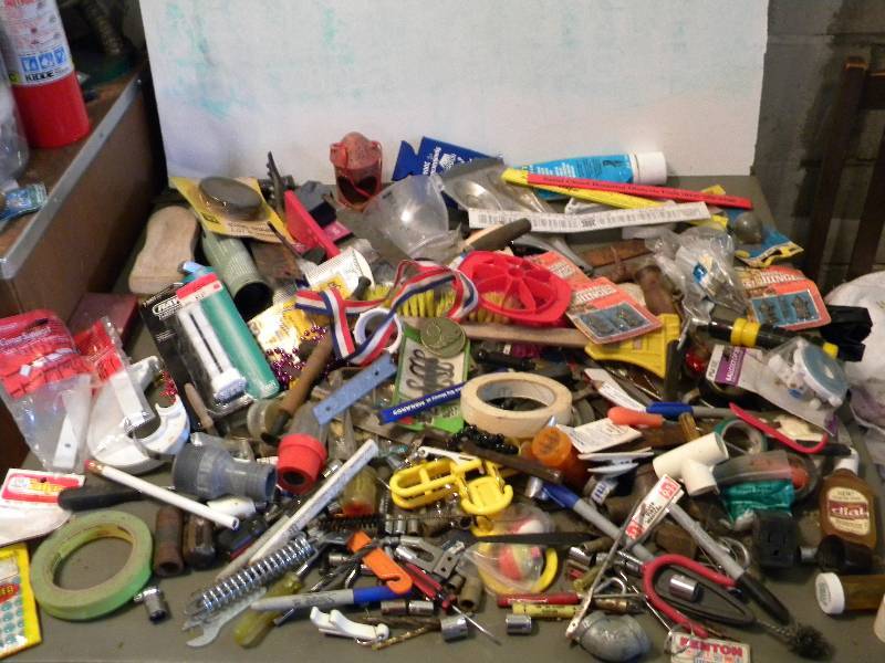 Mixed Items-- Tools,Hardware,Fishing,Kitchen,Decor and others.