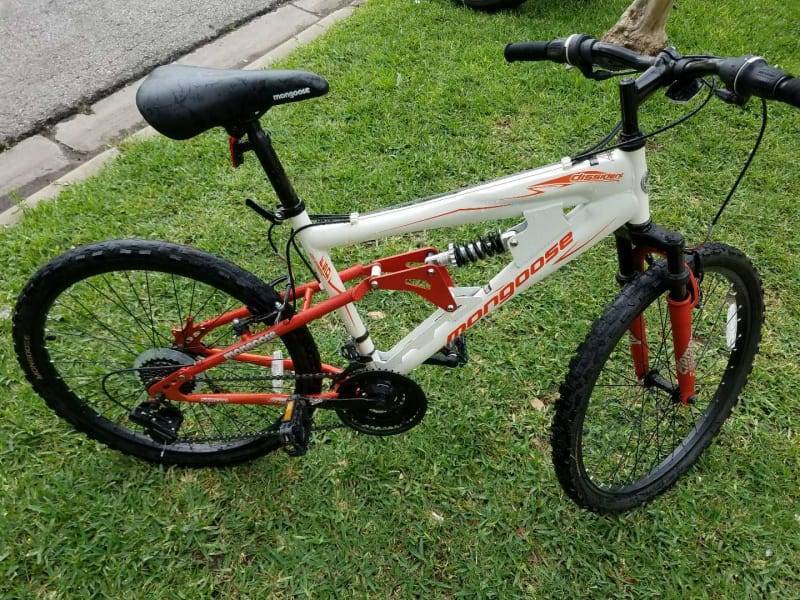 lot 6 image: Mountain Bike - Mongoose