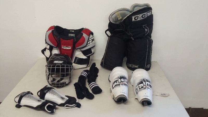 lot 10 image: Ice Hockey Equipment