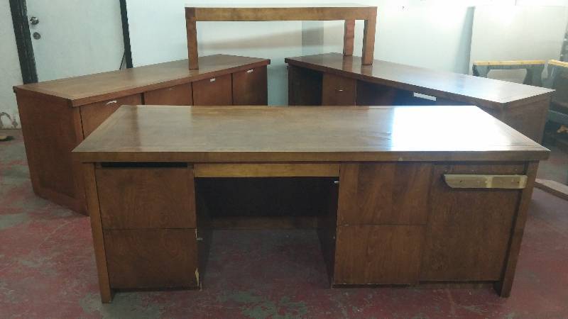 lot 20 image: Custom Built Oak Office Desk Set