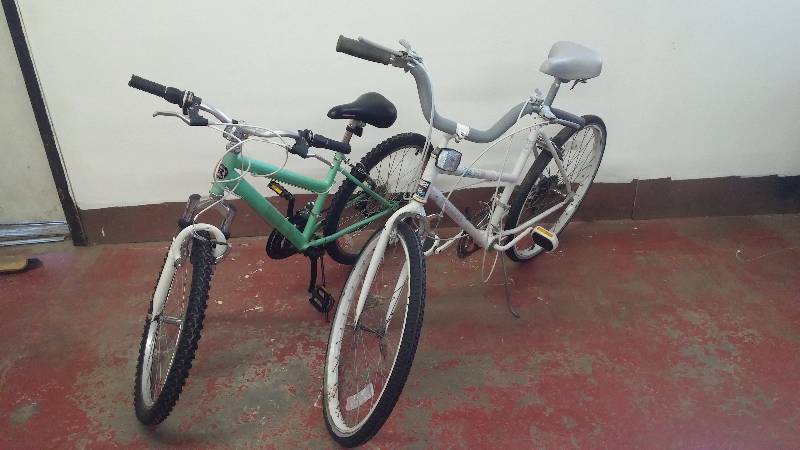 lot 22 image: Girls Womens Bike set