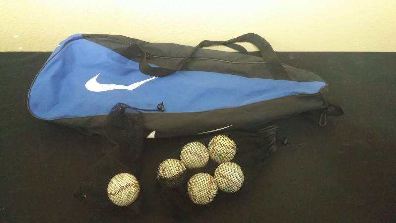 lot 37 image: Nike Baseball Bag with baseballs