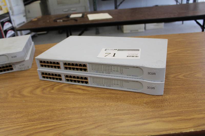 lot 71 image: Lot of (2) 3Com SuperStack3 4400 Switch