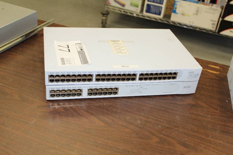 lot 77 image: Lot of (2) 3Com SuperStack3 4400, SuperStack3 4400SE Switch