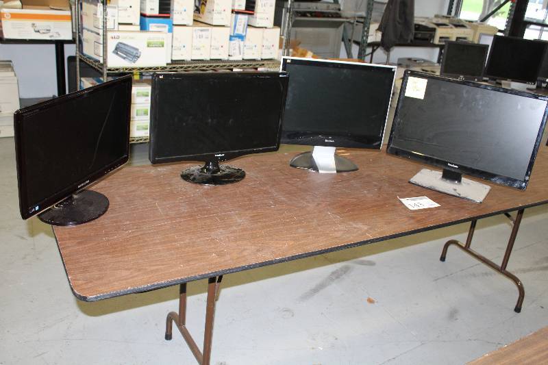lot 143 image: Lot of (4) Computer Monitors - Samsung, ViewSonic