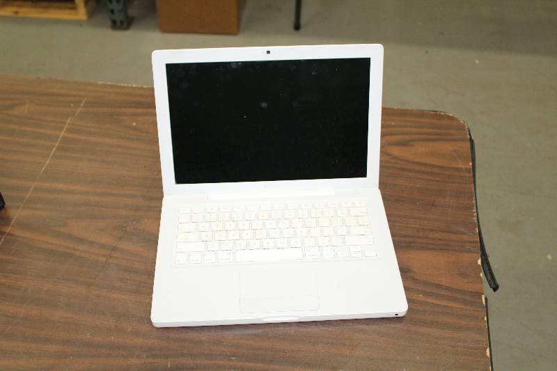 lot 89 image: Apple MacBook Laptop Computer