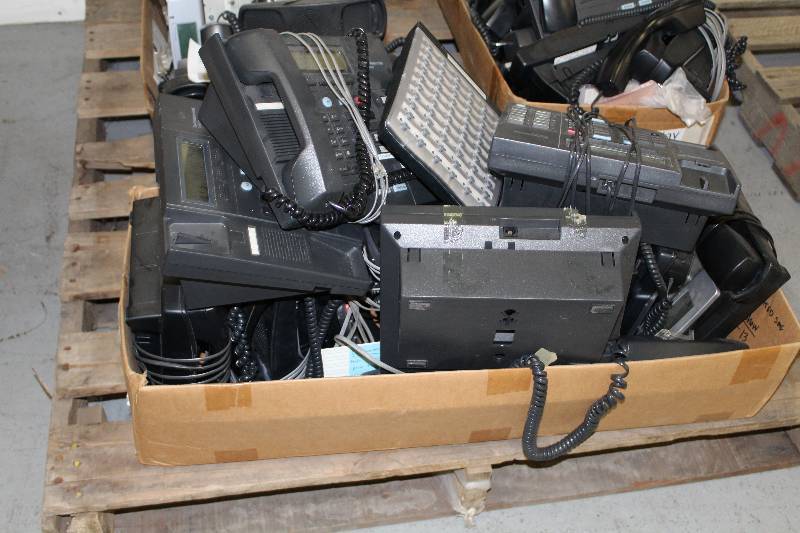 lot 135 image: Telephones - Southwestern Bell