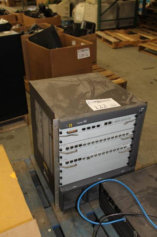 lot 122 image: 3Com 7750 Rack-Mount Switch