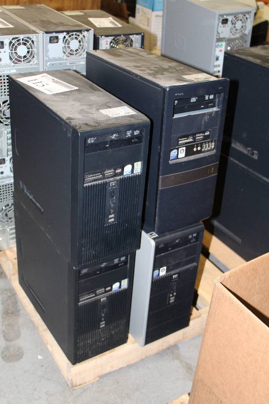 lot 115 image: Lot of (4) HP Compaq Desktop Computers