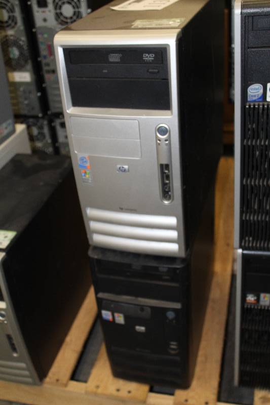 lot 113 image: Lot of (2) HP Compaq Desktop Computers