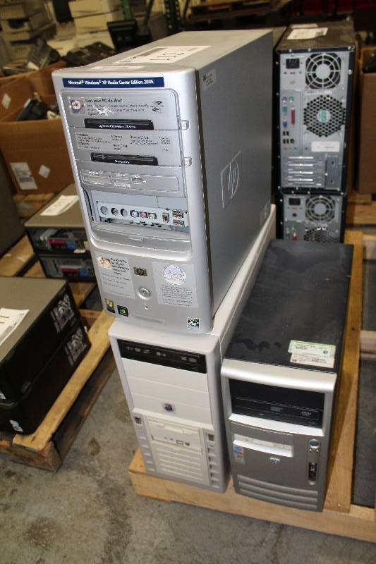 lot 112 image: Lot of (3) Desktop Computers - HP Pavilion a1600n, HP Compaq