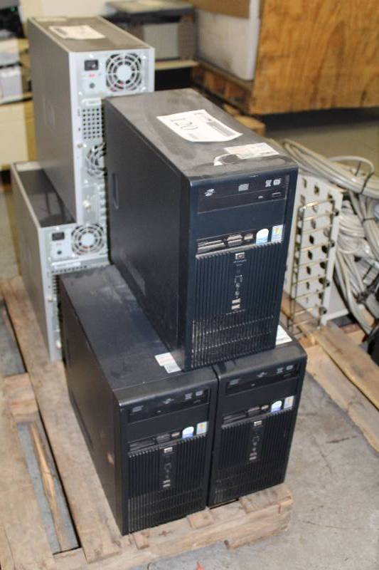 lot 120 image: Lot of (3) HP Compaq Desktop Computers